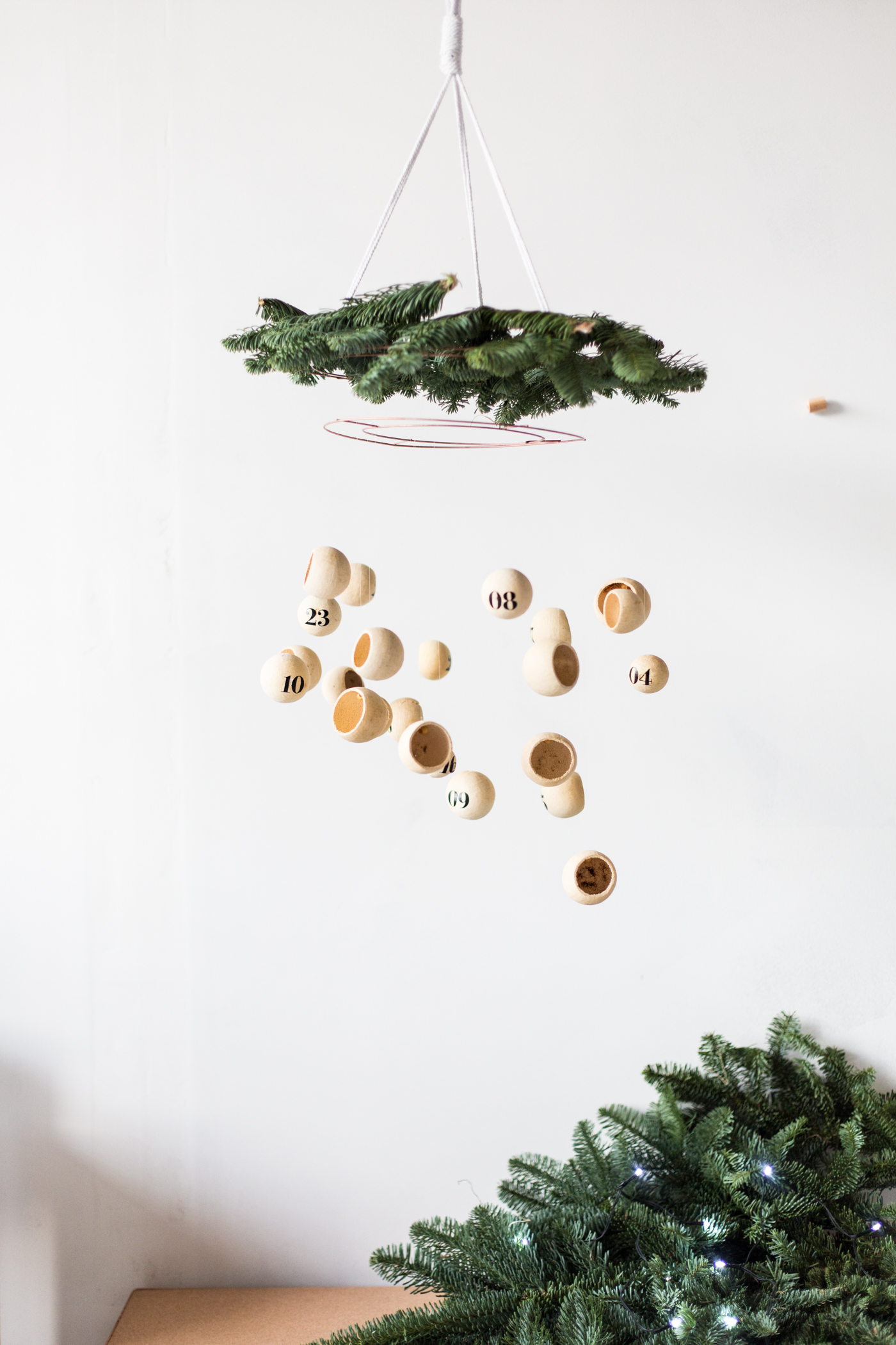 Make a DIY Floating Pod Advent Calendar Mobile | @fallfordiy