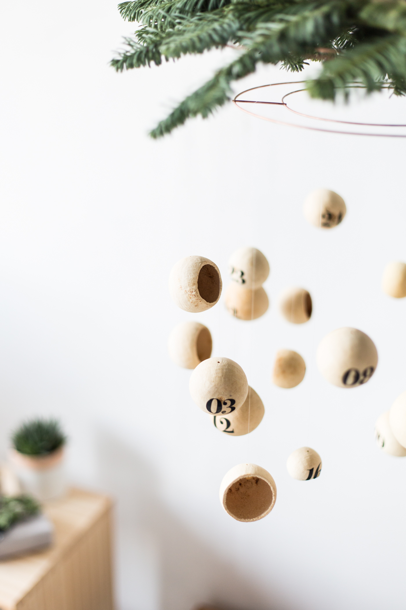 Make a DIY Floating Pod Advent Calendar Mobile | @fallfordiy