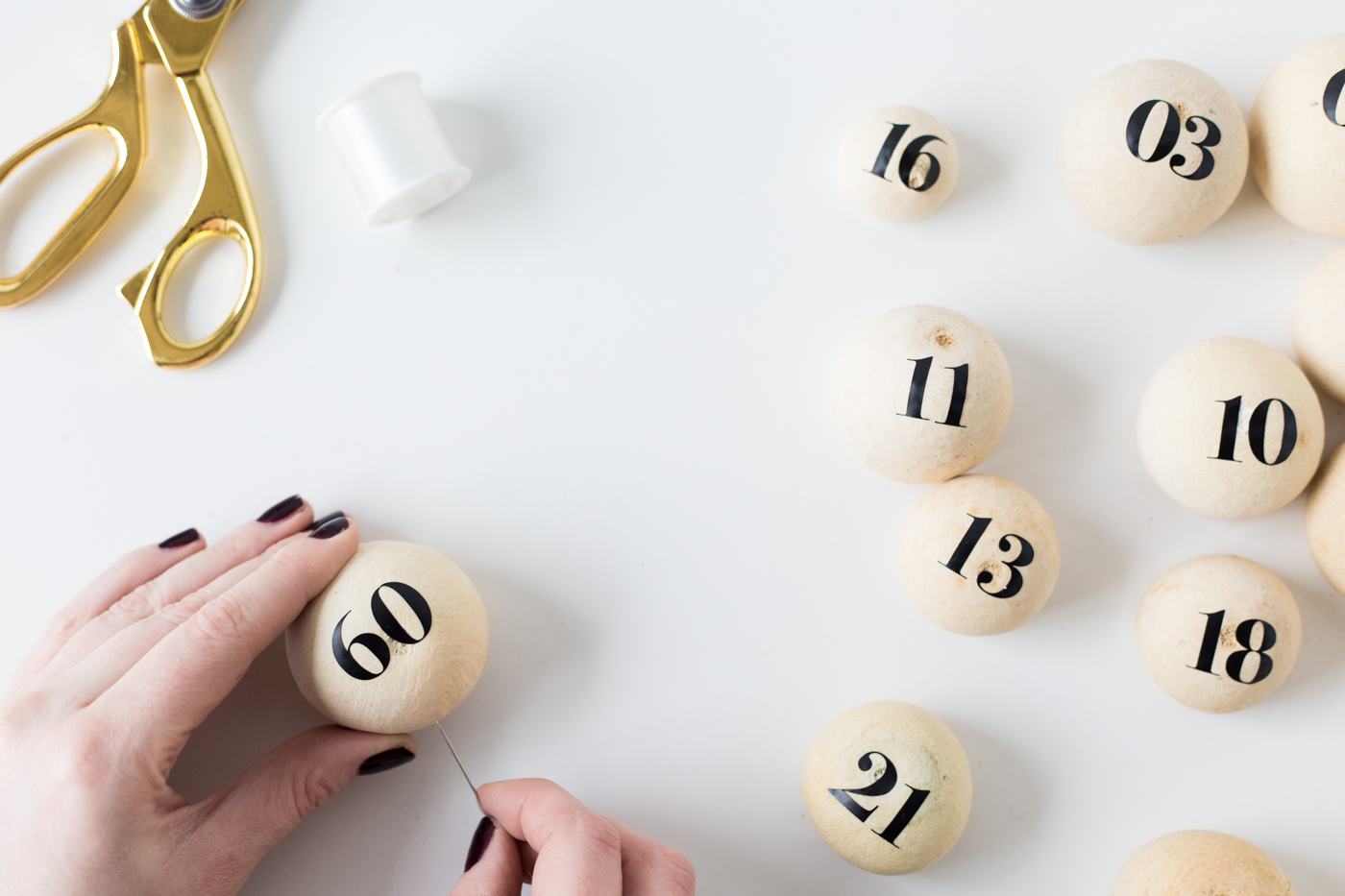 Make a DIY Floating Pod Advent Calendar | @fallfordiy