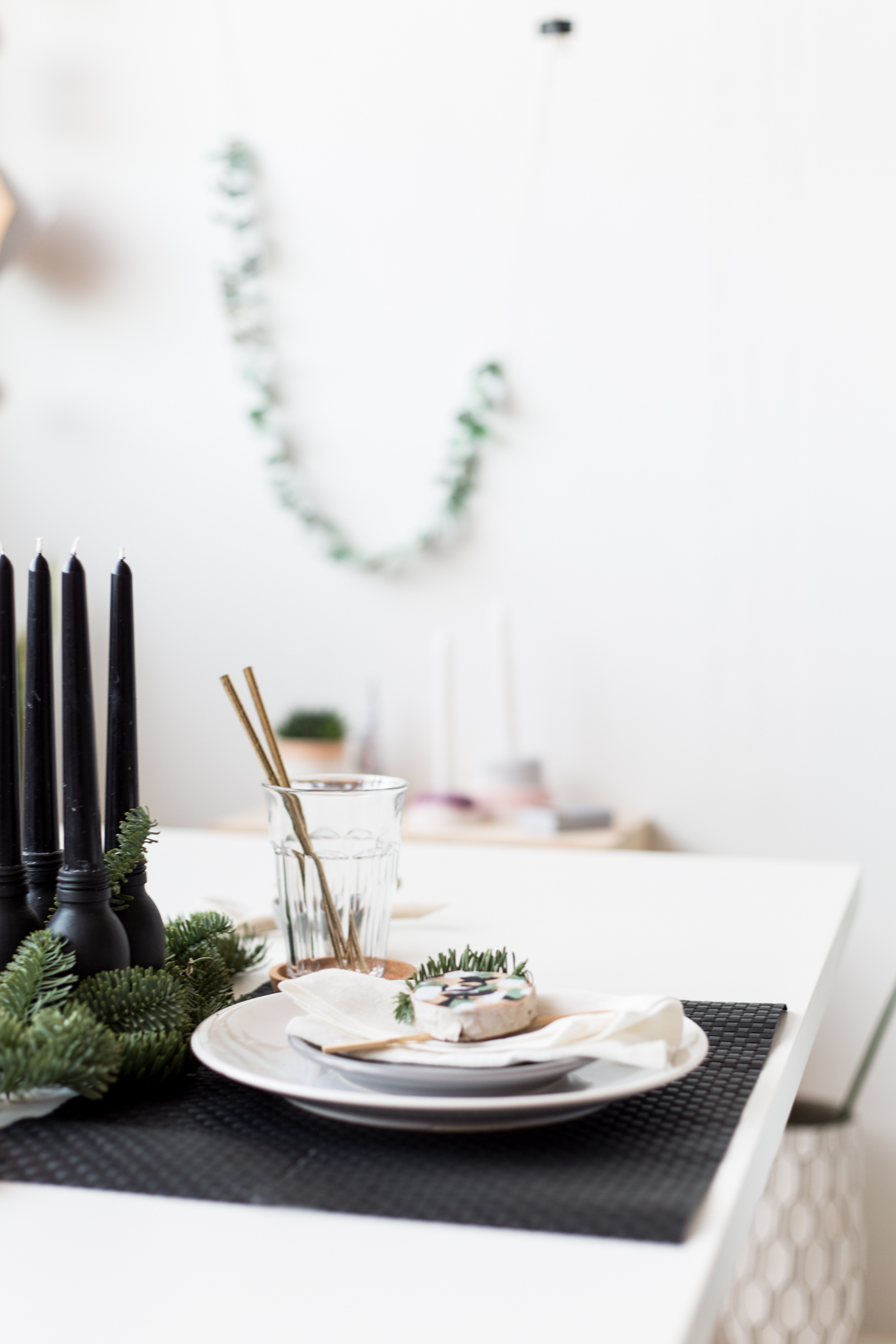 DIY Birch Wood Slice Name Card Table Settings | @fallfordiy