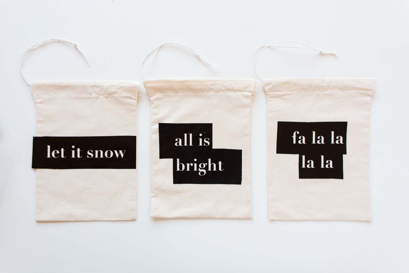 diy-christmas-quote-stencilled-gift-bags-tutorial-with-dulux-fallfordiy-9