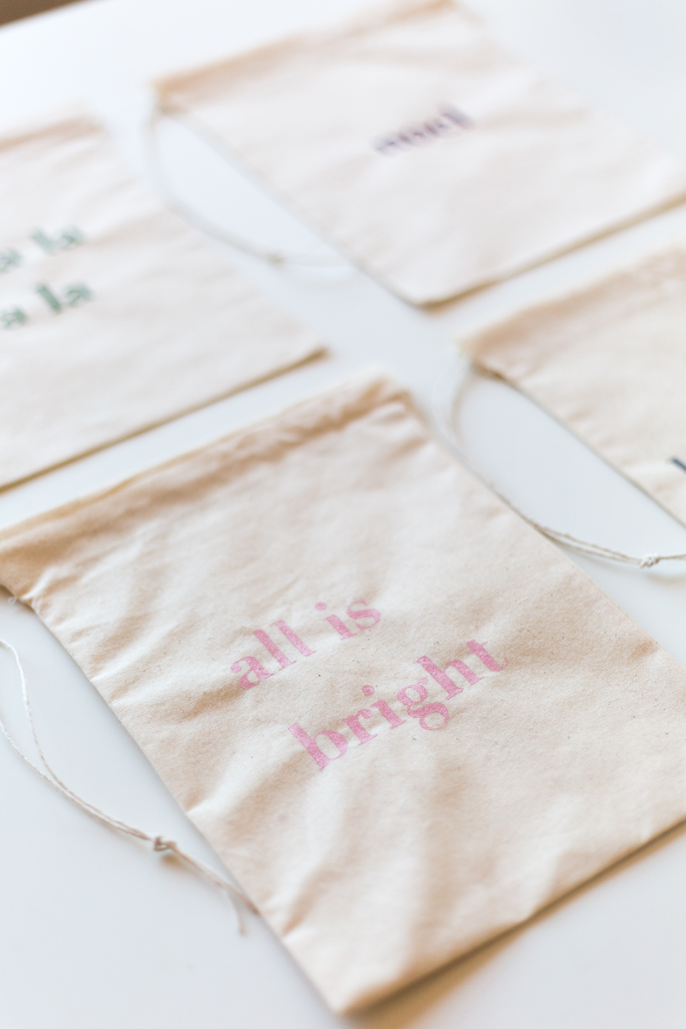 diy-christmas-quote-stencilled-gift-bags-with-dulux-fallfordiy-1