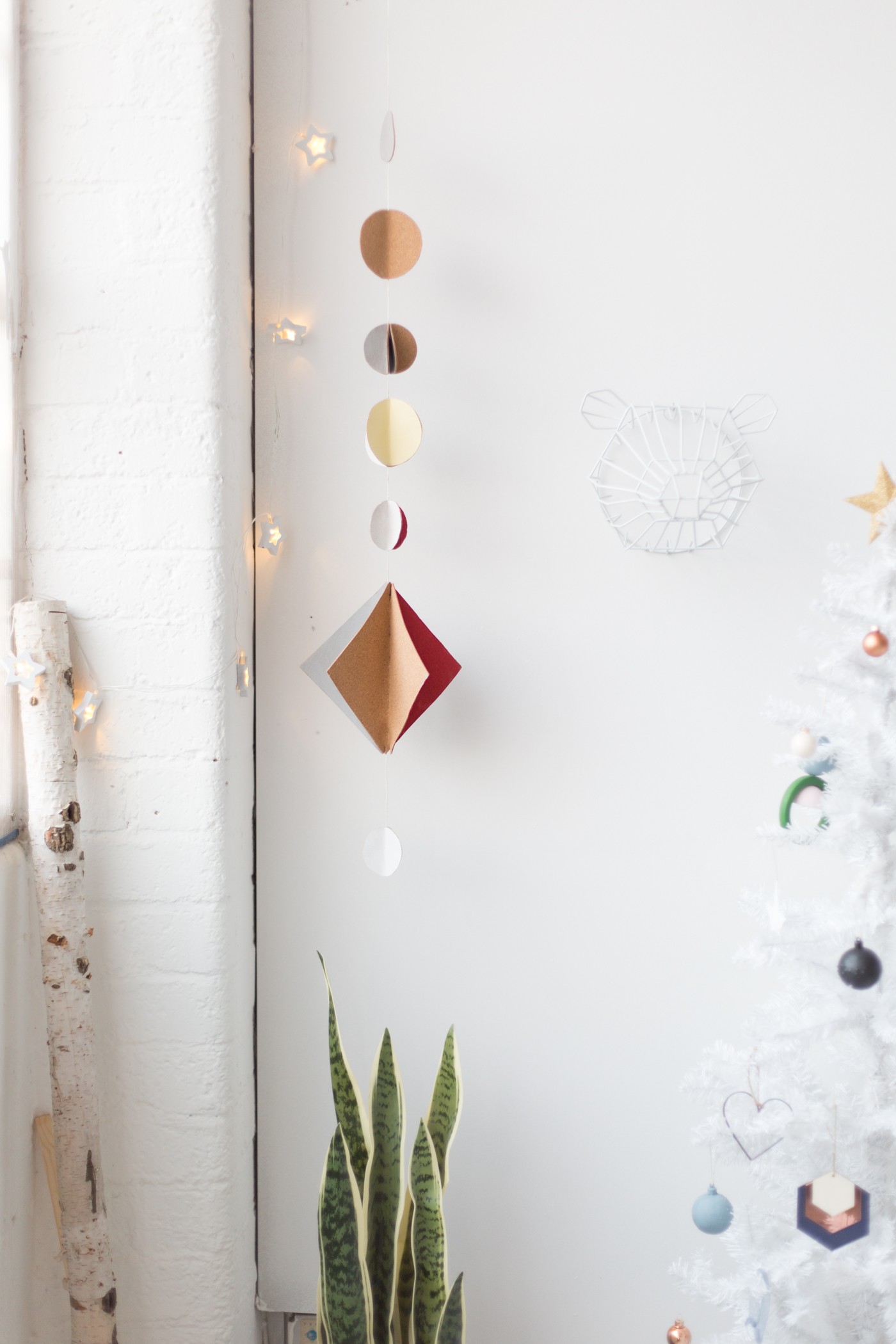 DIY Cork Christmas Hanging Garland