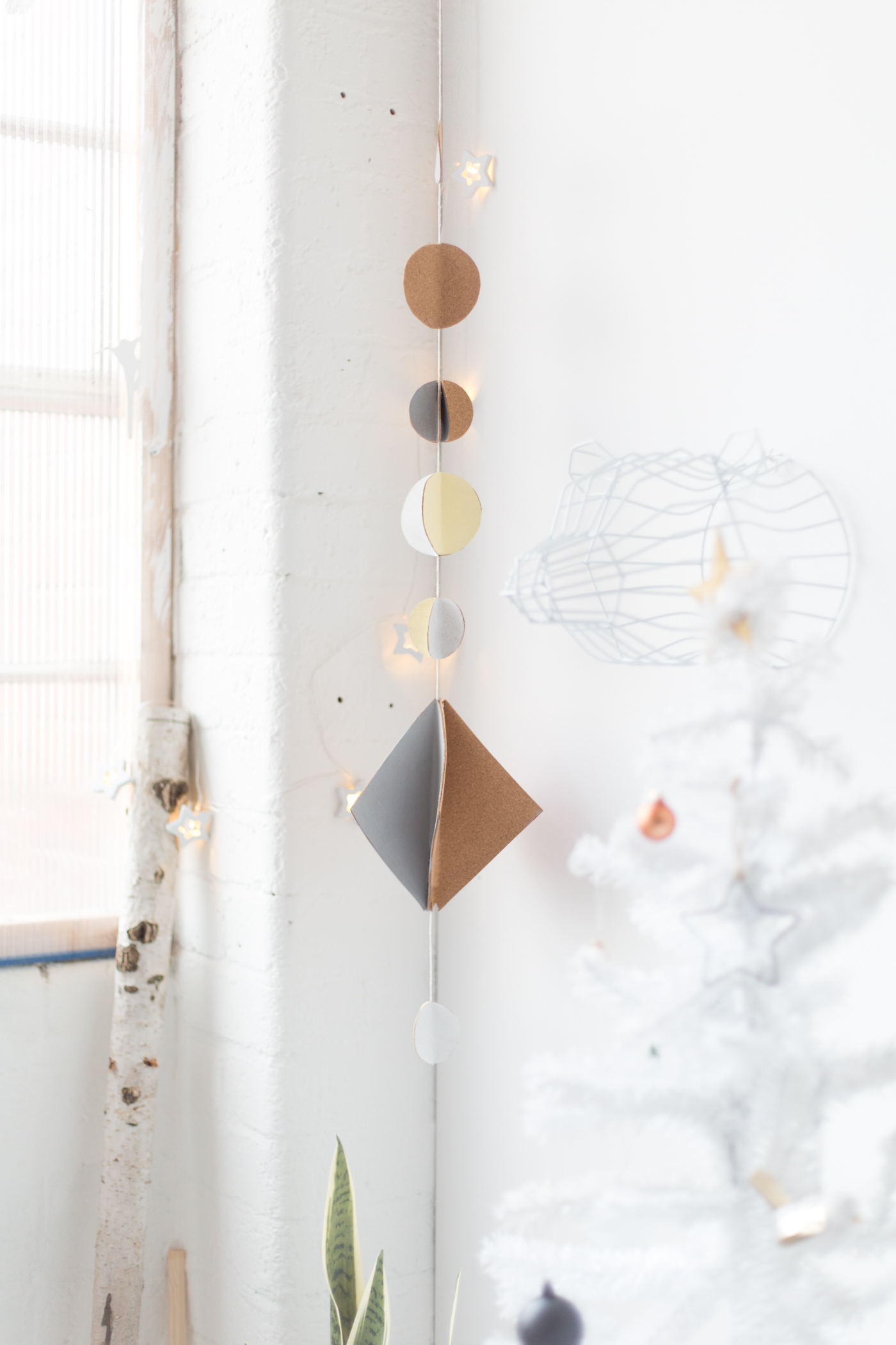 DIY Cork Christmas Hanging Garland