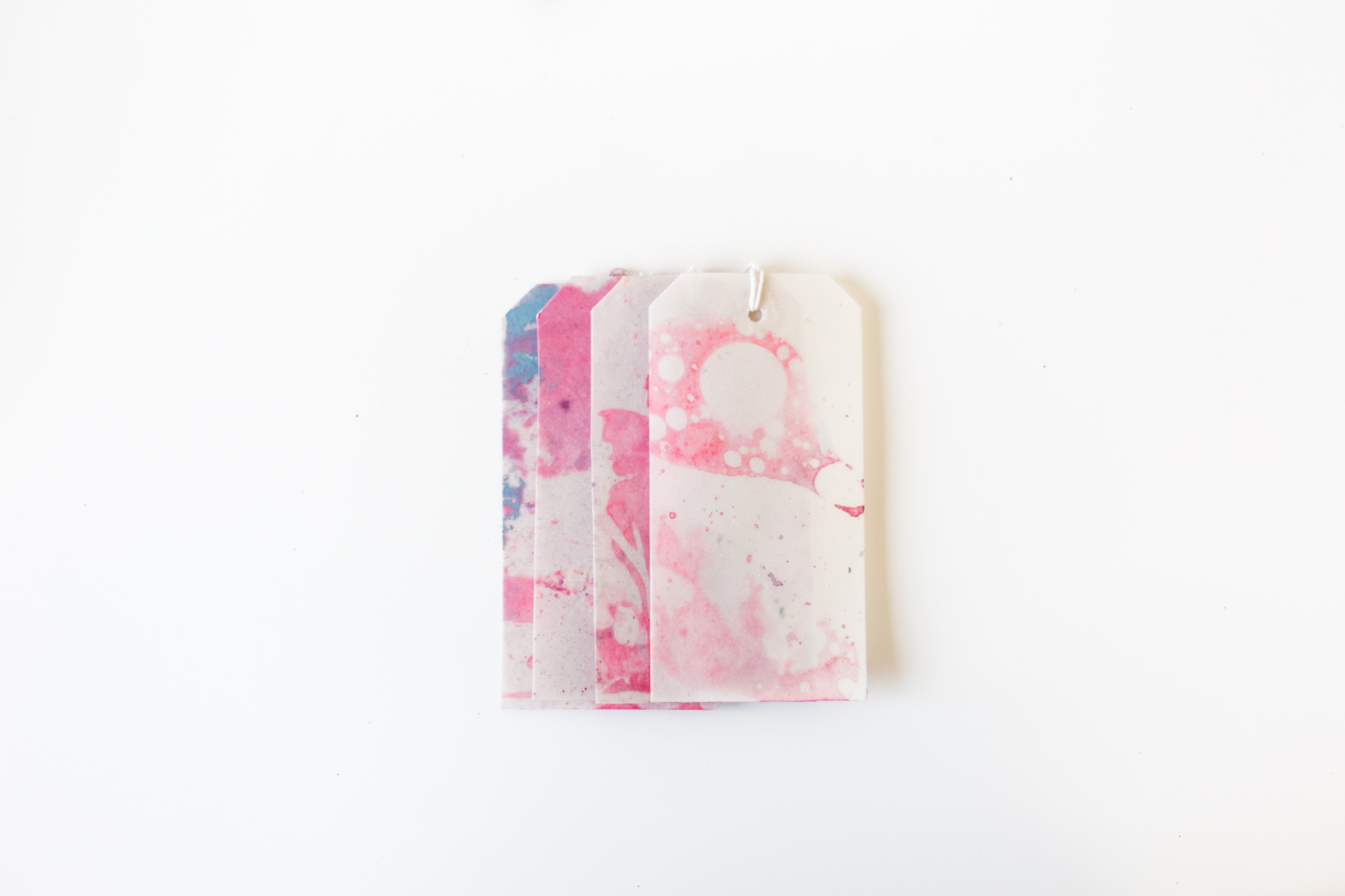 DIY Marbled Gift Labels tutorial with Dulux | @fallfordiy