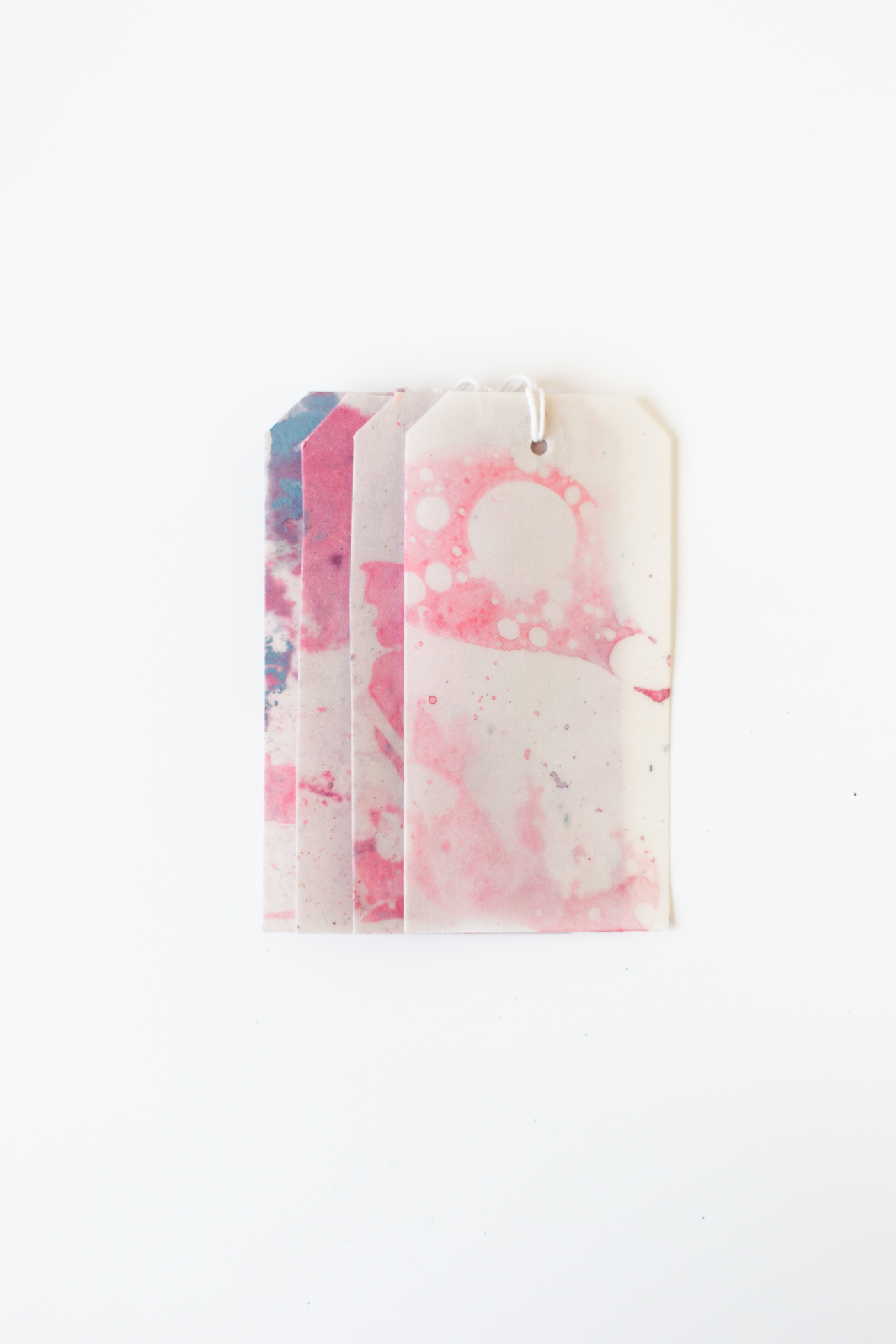 DIY Marbled Gift Labels tutorial with Dulux | @fallfordiy