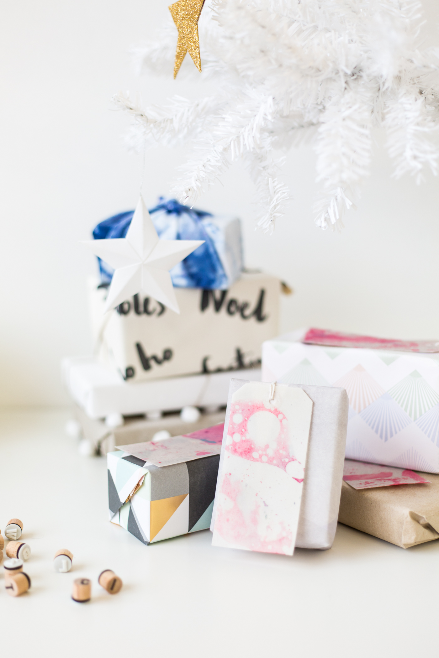 DIY Marbled Gift Labels tutorial with Dulux | @fallfordiy