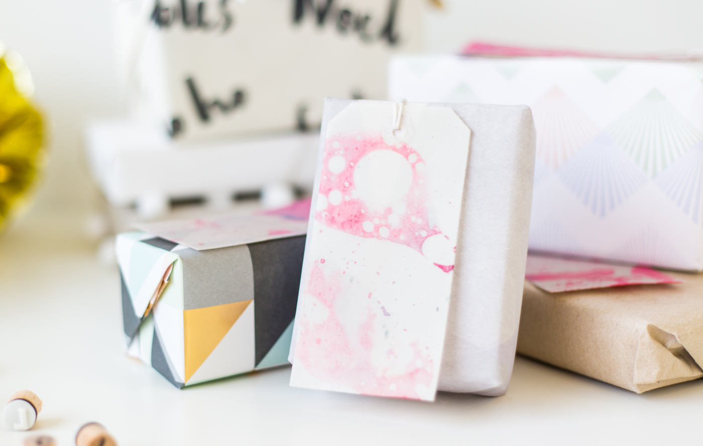 DIY Marbled Gift Labels tutorial with Dulux | @fallfordiy