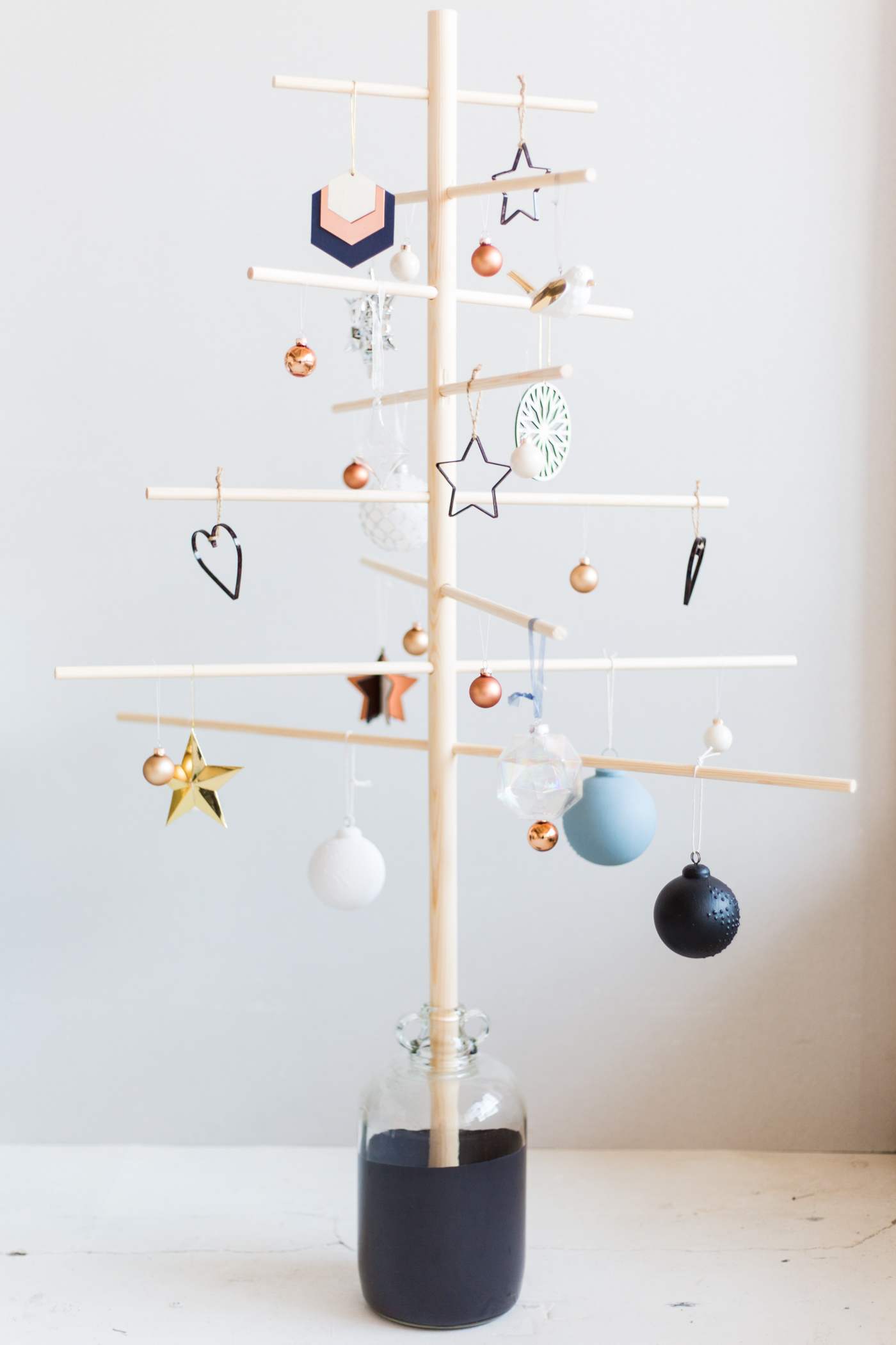 diy-minimalist-wooden-christmas-tree-fallfordiy-10