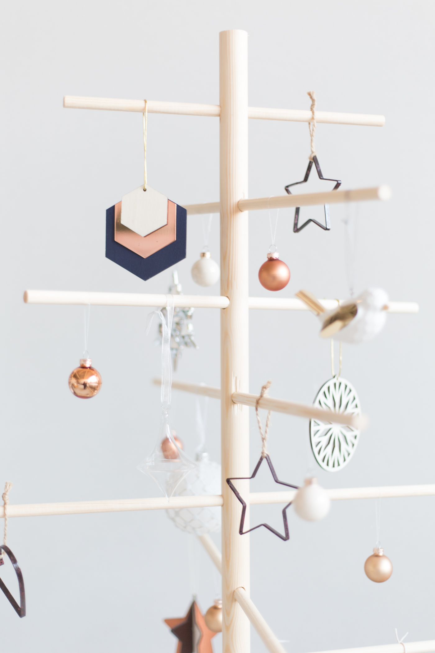 diy-minimalist-wooden-christmas-tree-fallfordiy-13