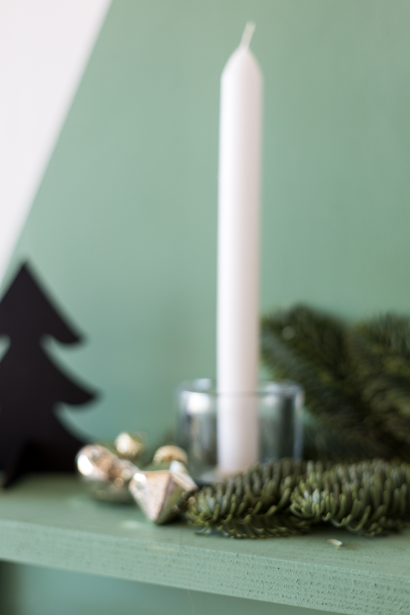 diy-painted-christmas-tree-shelf-with-dulux-fallfordiy-11
