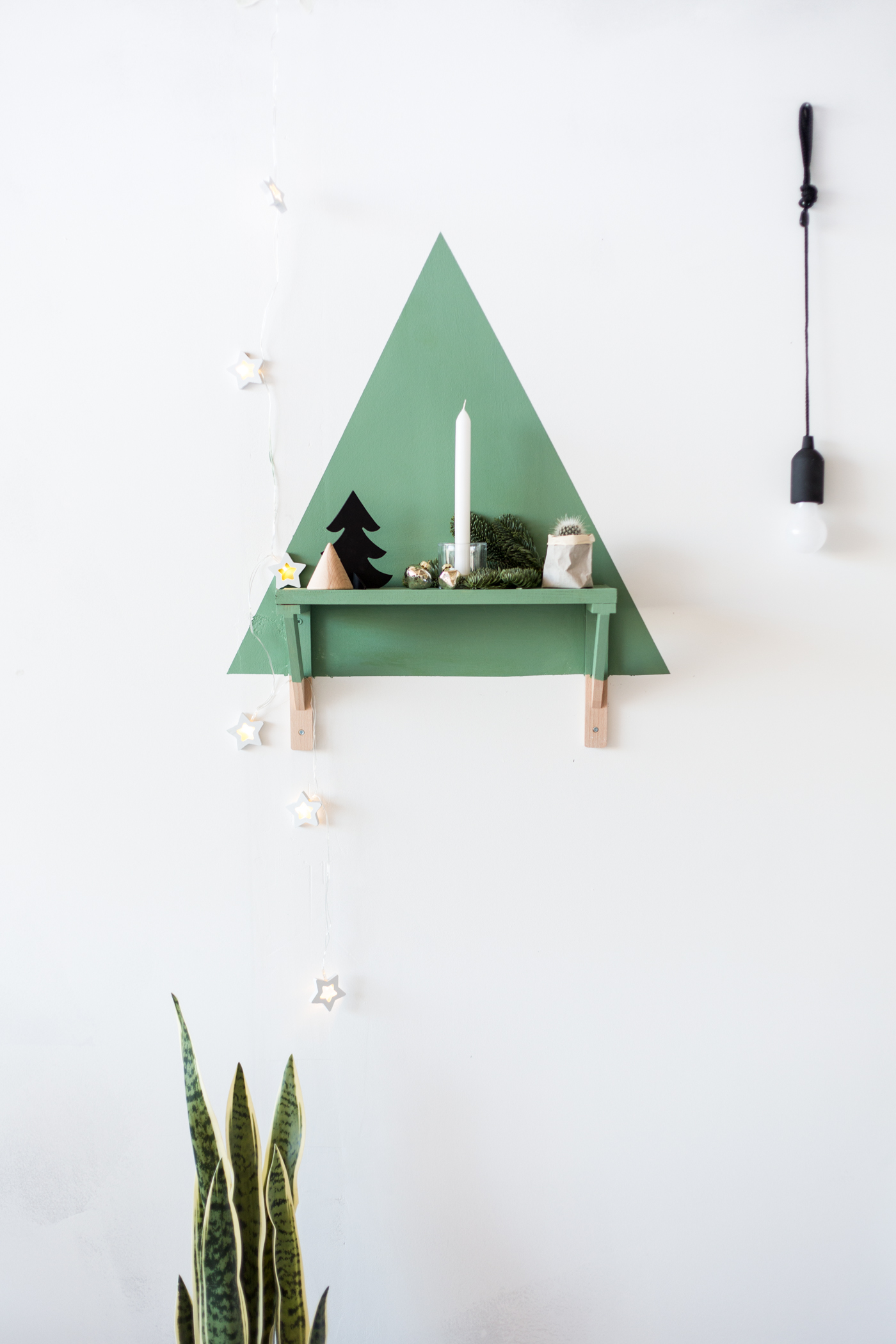 diy-painted-christmas-tree-shelf-with-dulux-fallfordiy-3