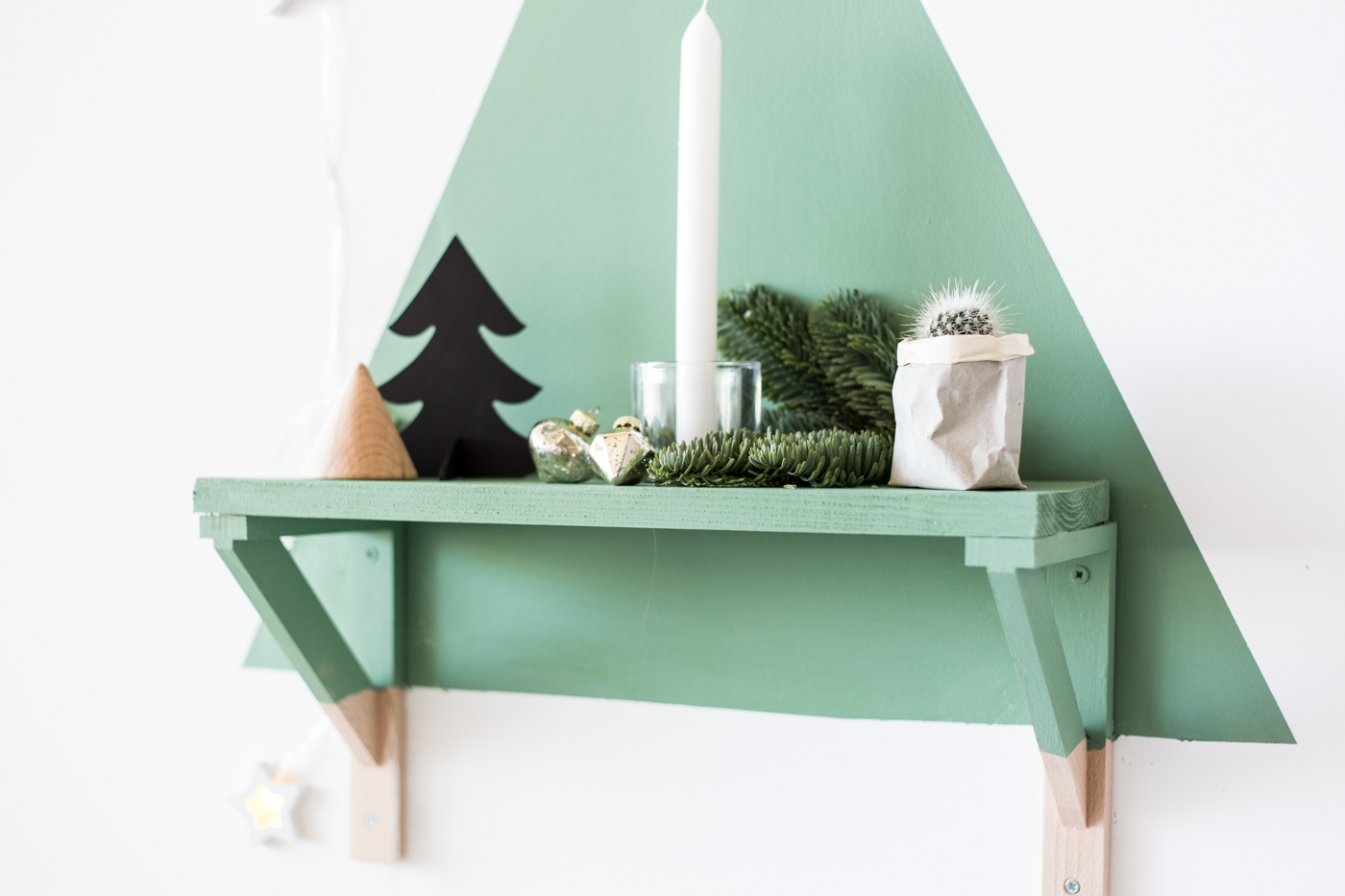 diy-painted-christmas-tree-shelf-with-dulux-fallfordiy-8