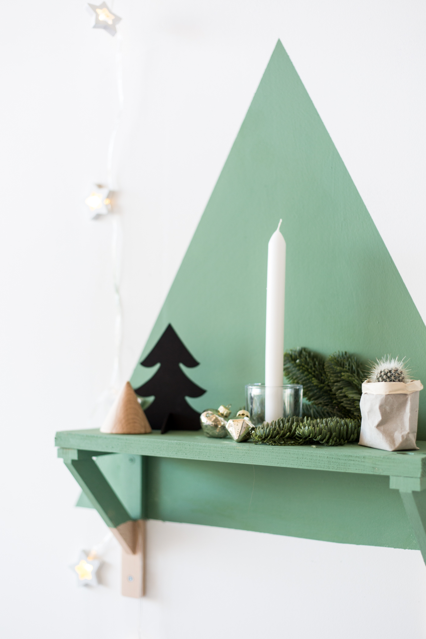 diy-painted-christmas-tree-shelf-with-dulux-fallfordiy-9