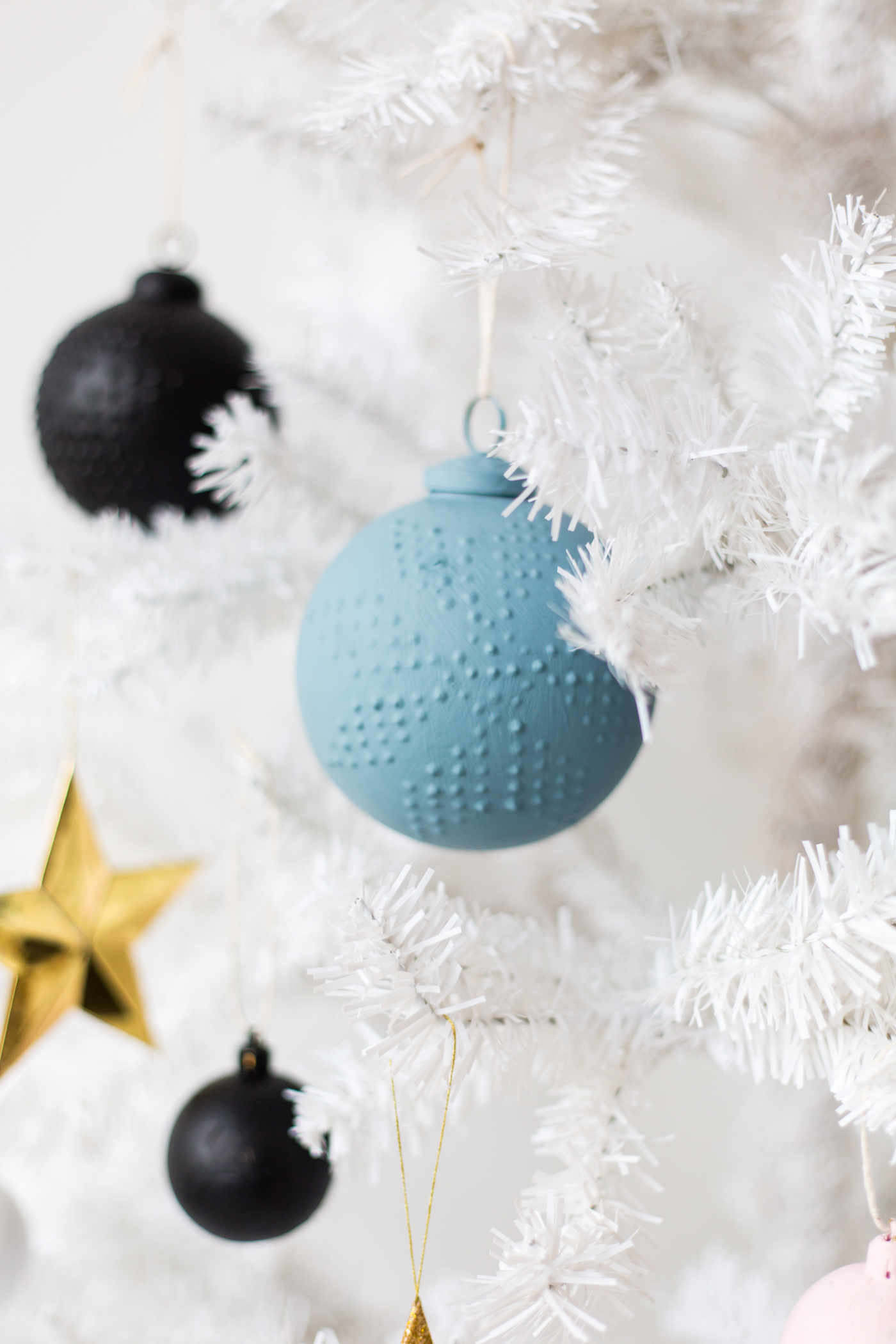 12 Shades of Christmas Day Three | DIY Snowflake Patterned Christmas Bauble