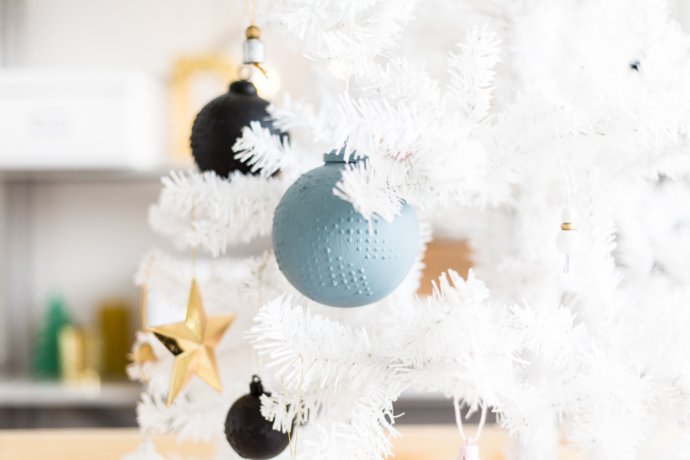 12 Shades of Christmas Day Three | DIY Snowflake Patterned Christmas Bauble