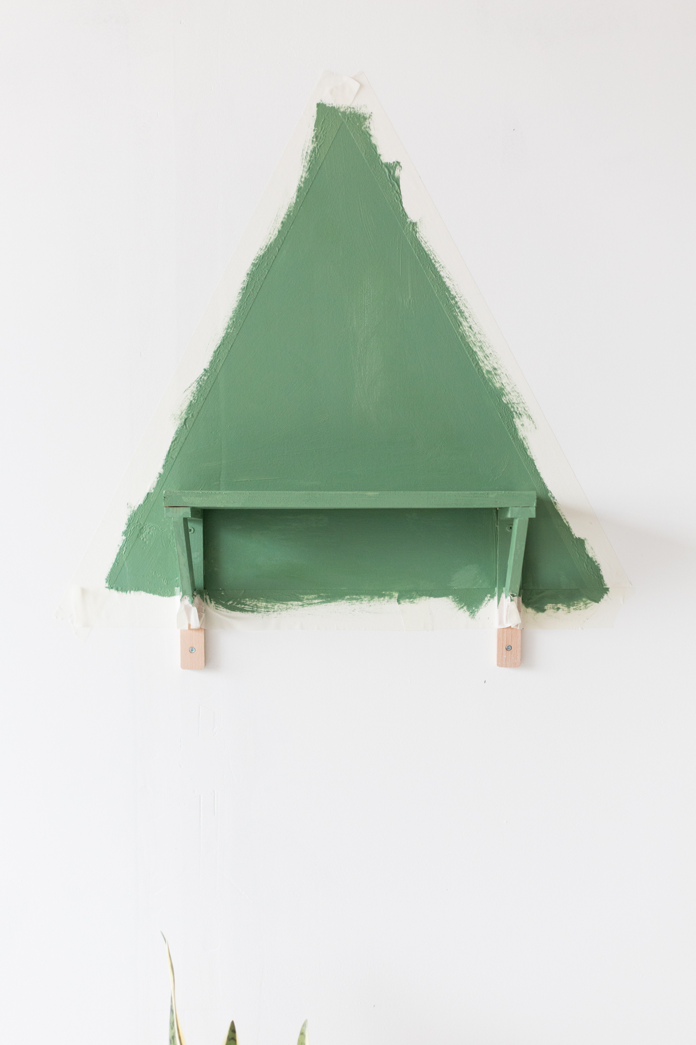 painted-christmas-tree-shelf-with-dulux-fallfordiy-5