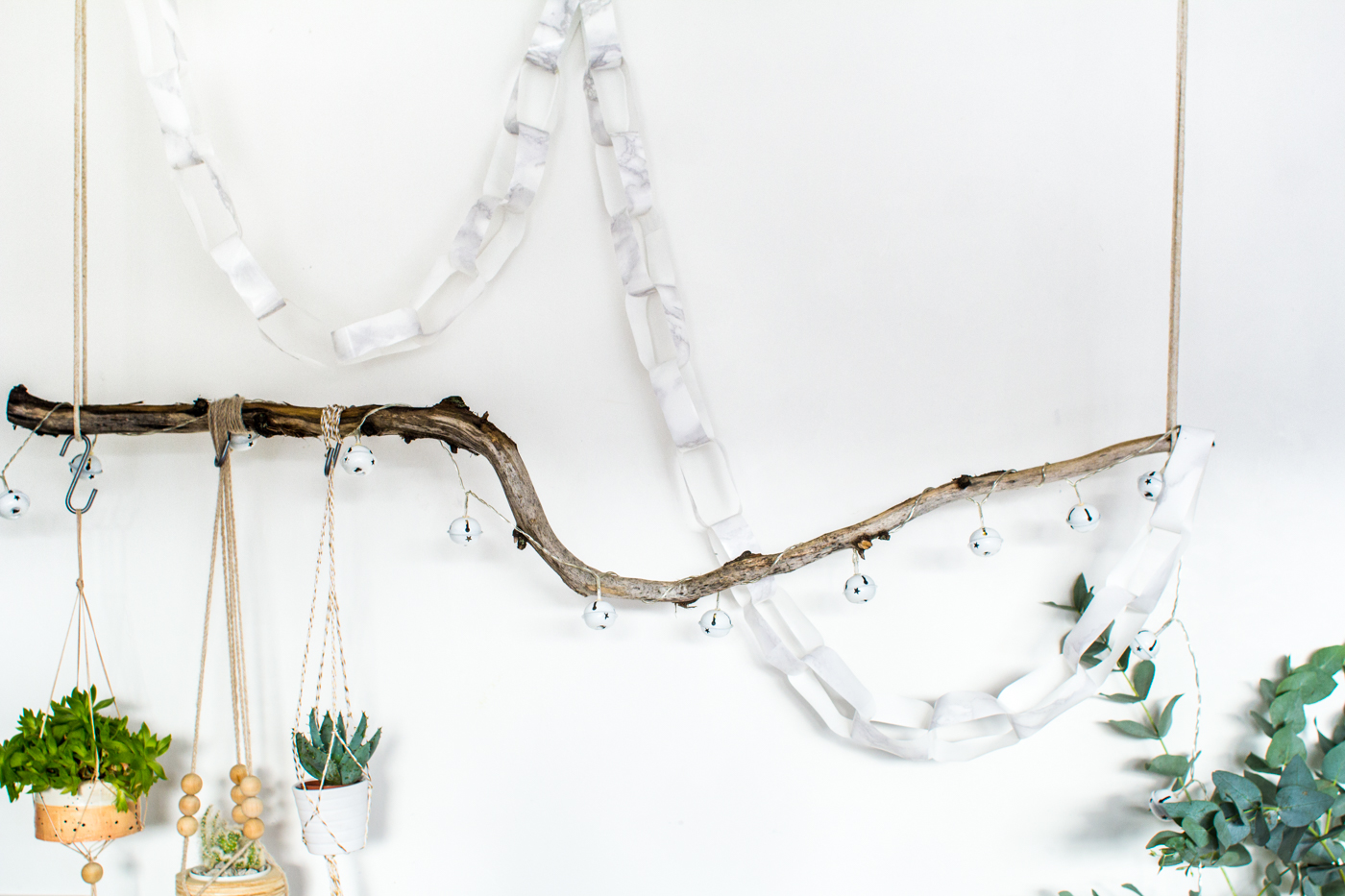 DIY Marbled Paper Chain Christmas Decoration | Fall For DIY