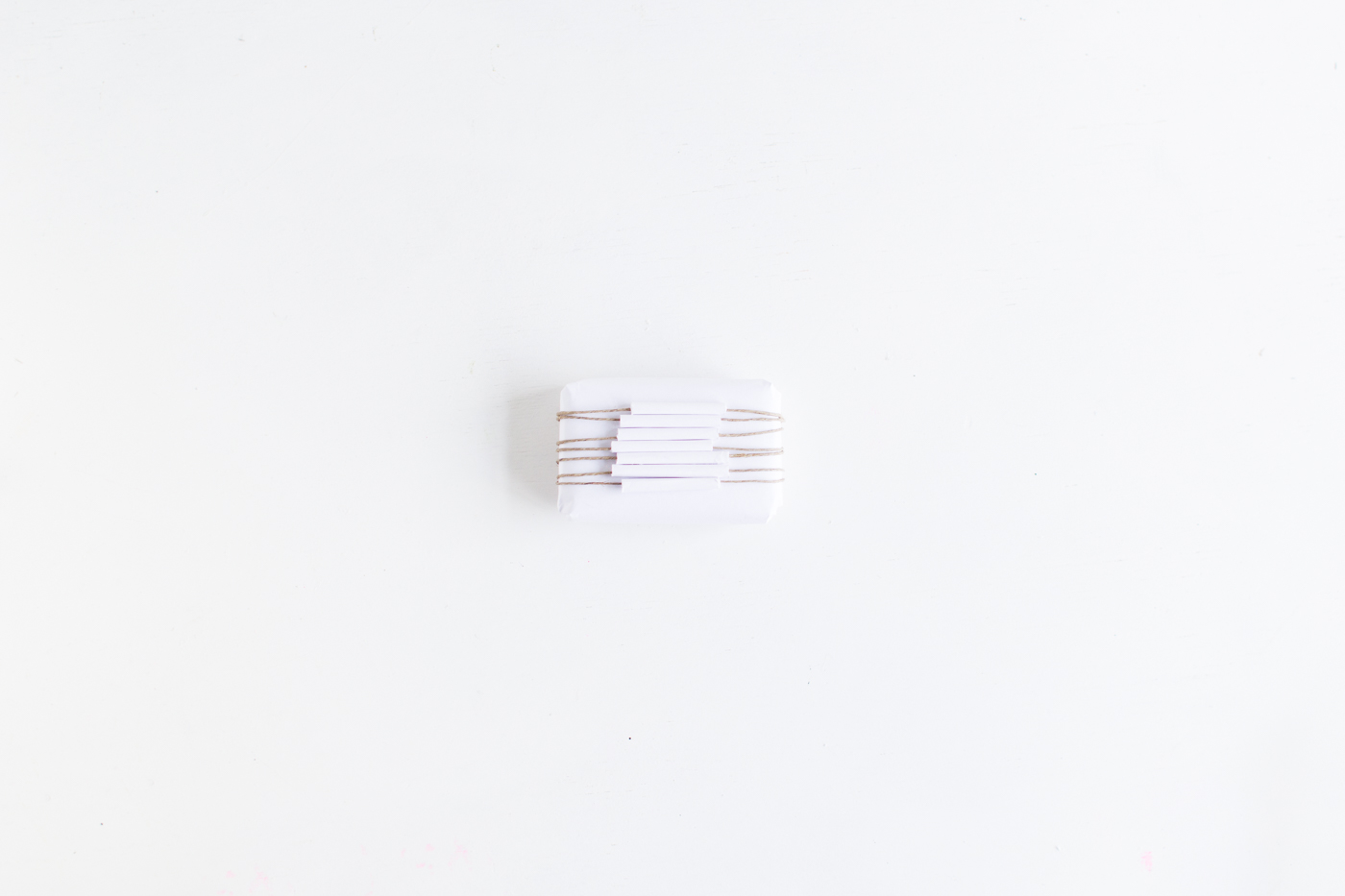 DIY Paper Straw Gift Wrap Toppers | @fallfordiy-10