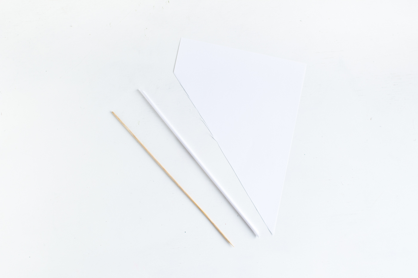 DIY Paper Straw Gift Wrap Toppers | @fallfordiy-6
