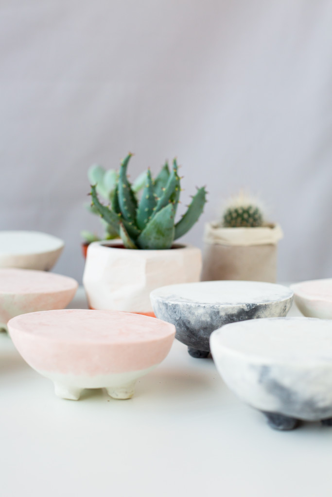 DIY Pink and Black Marbled Concrete Planter Stands | @fallfordiy