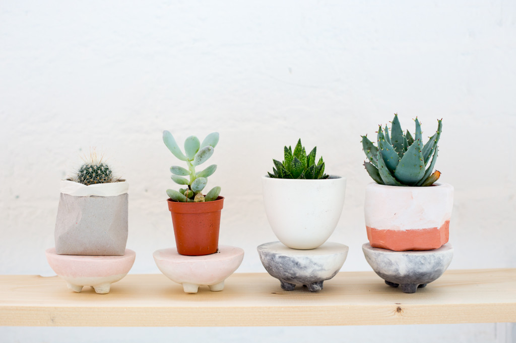 DIY Pink and Black Marbled Concrete Planter Stands | @fallfordiy-26