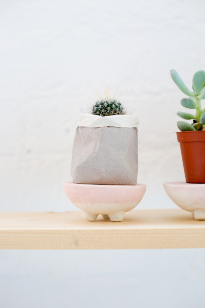 DIY Pink and Black Marbled Concrete Planter Stands | @fallfordiy-27