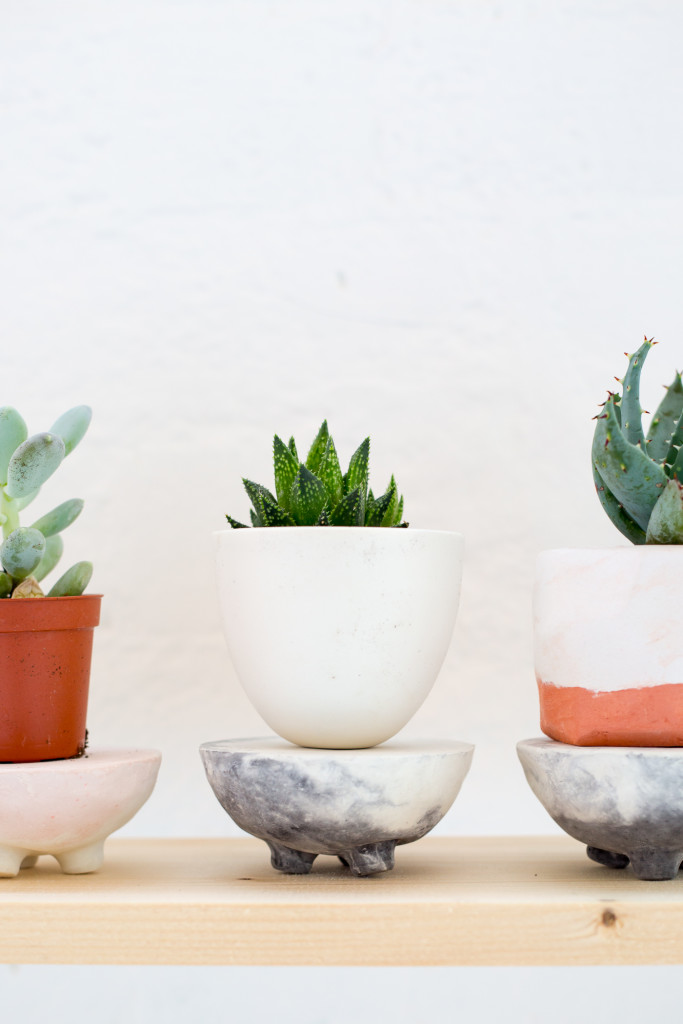 DIY Pink and Black Marbled Concrete Planter Stands | @fallfordiy-29