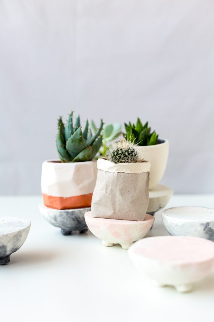 DIY Pink and Black Marbled Concrete Planter Stands | @fallfordiy-38