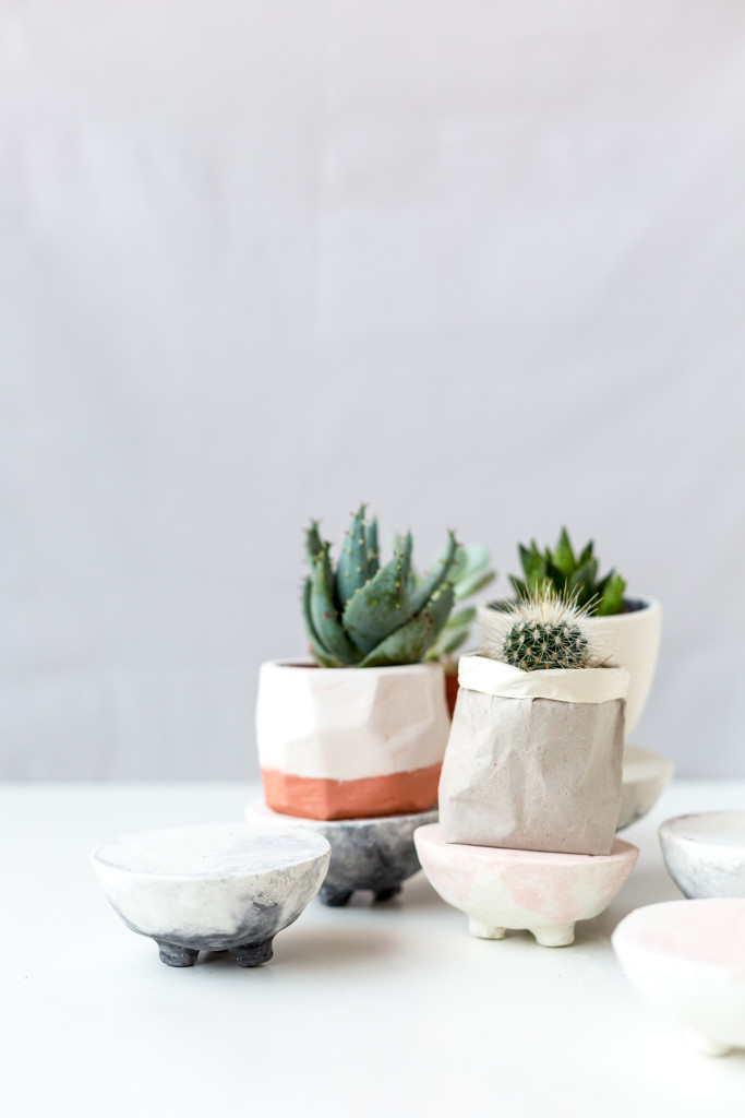 DIY Pink and Black Marbled Concrete Planter Stands | @fallfordiy