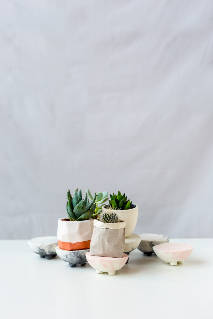 DIY Pink and Black Marbled Concrete Planter Stands | @fallfordiy-45