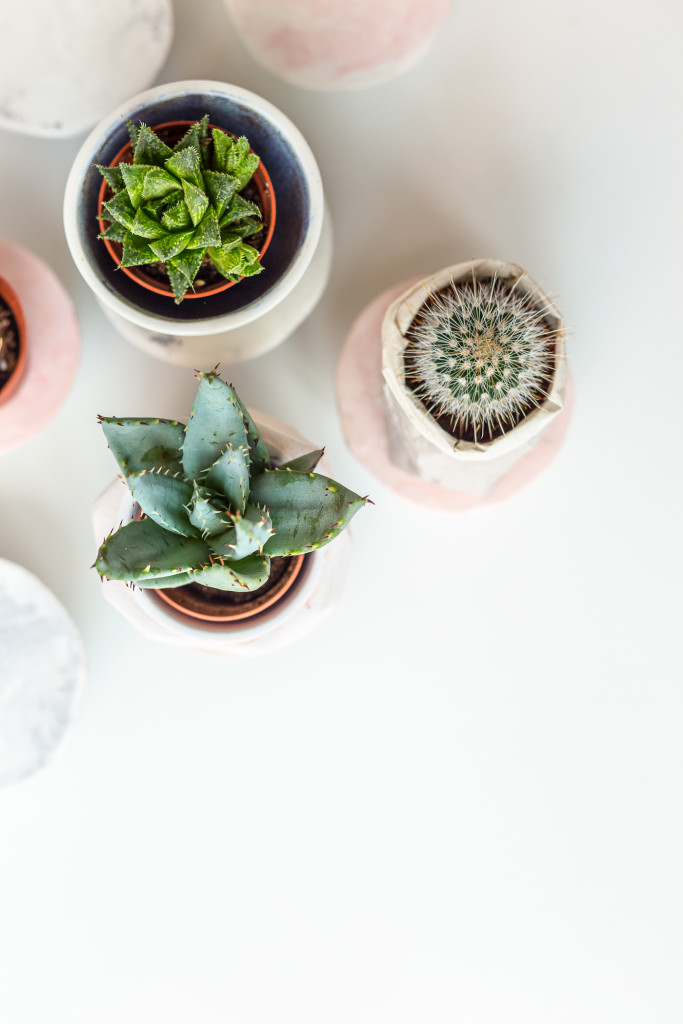 DIY Pink and Black Marbled Concrete Planter Stands | @fallfordiy-46