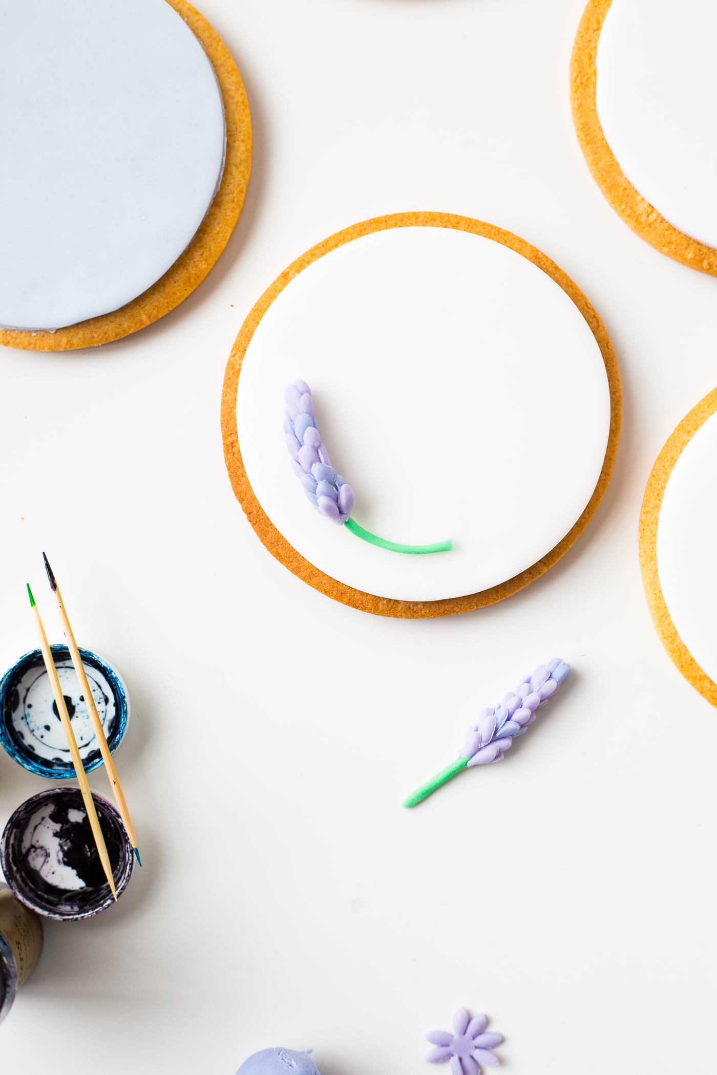 DIY Sugar Lavender Bloom Cookie Toppers | @fallfordiy-25