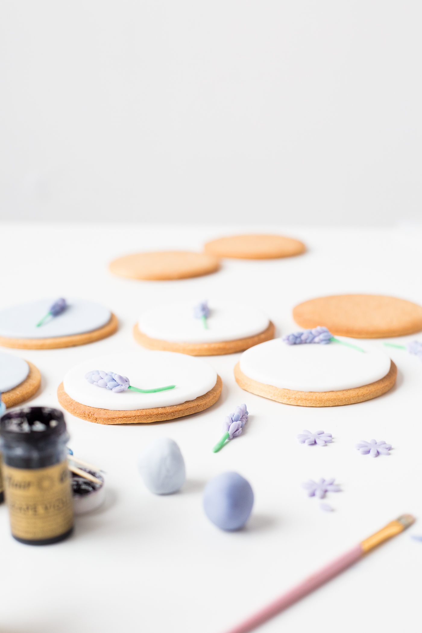 DIY Sugar Lavender Bloom Cookie Toppers | @fallfordiy-26