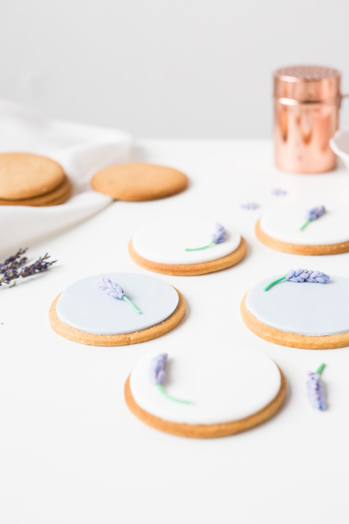 DIY Sugar Lavender Bloom Cookie Toppers | @fallfordiy-32
