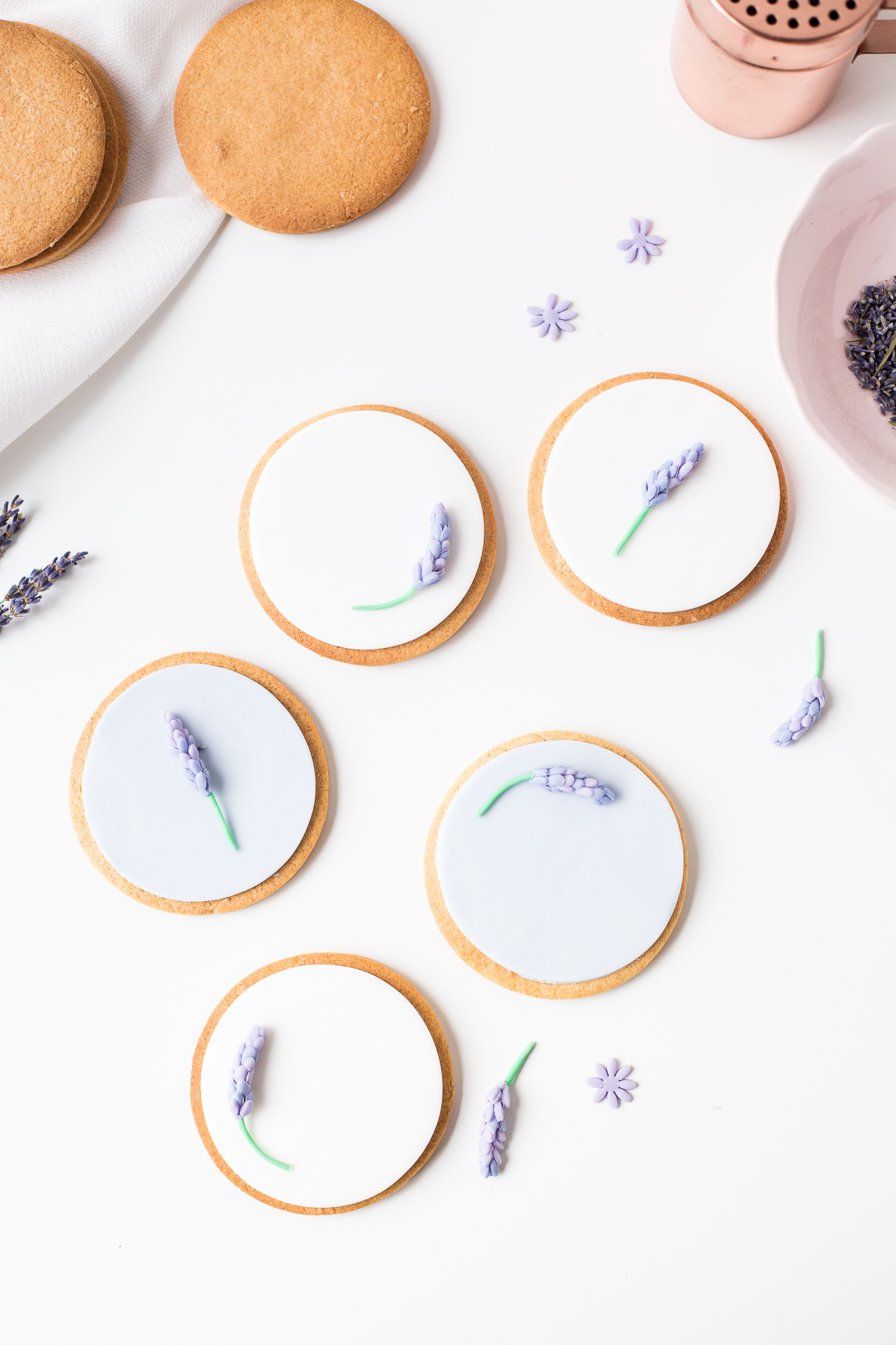 DIY Sugar Lavender Bloom Cookie Toppers | @fallfordiy-33