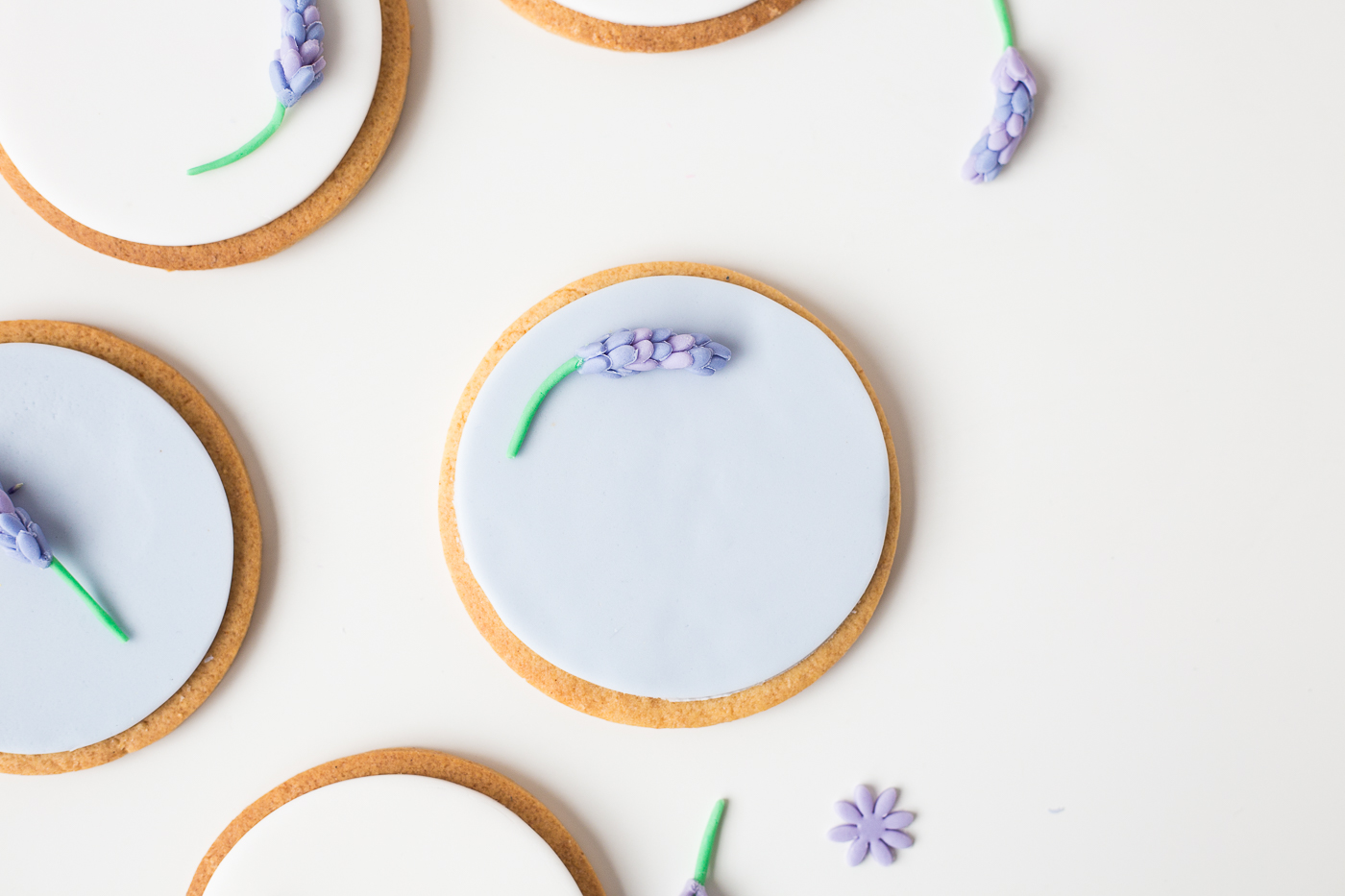 DIY Sugar Lavender Bloom Cookie Toppers | @fallfordiy-35
