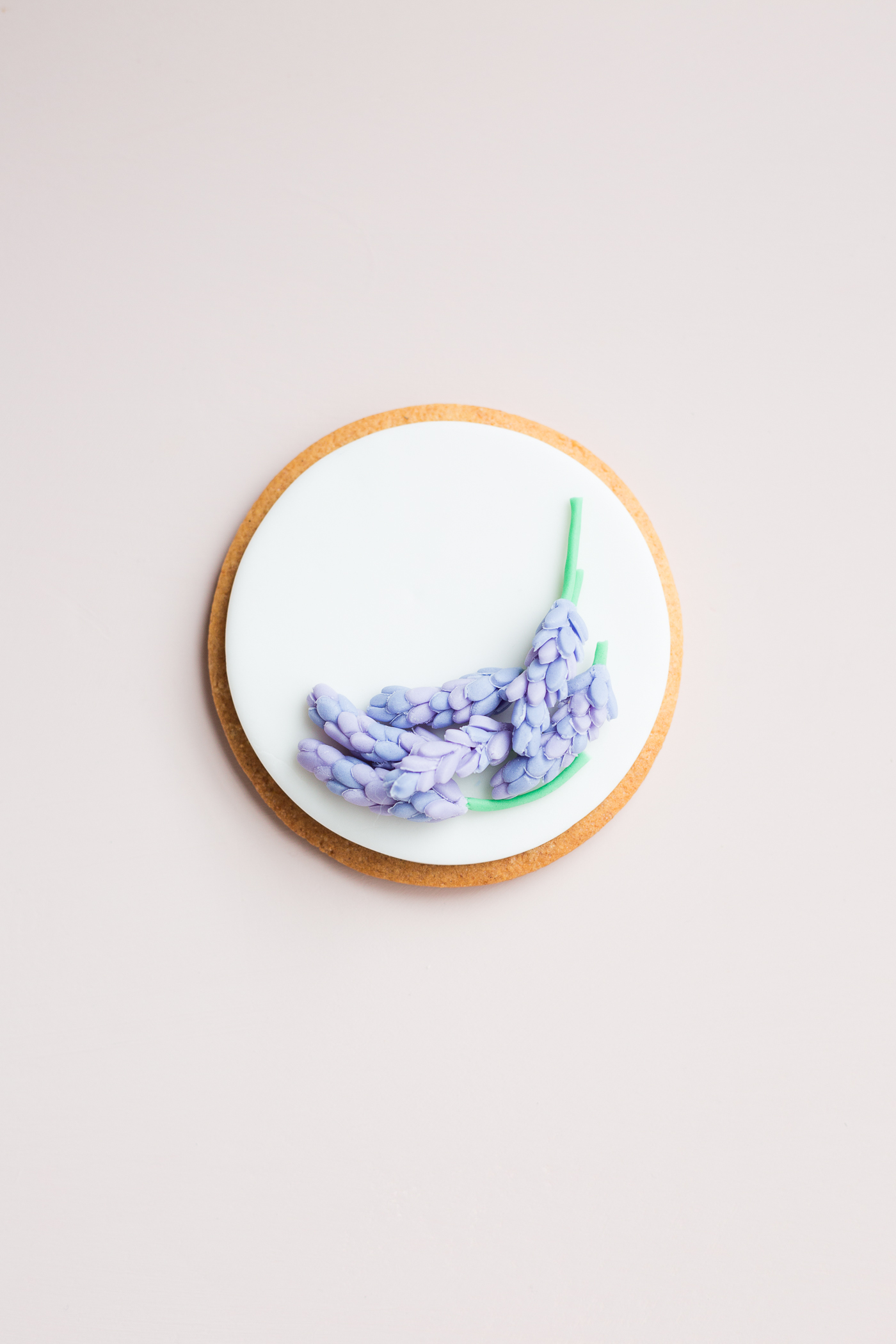 DIY Sugar Lavender Bloom Cookie Toppers | @fallfordiy-38