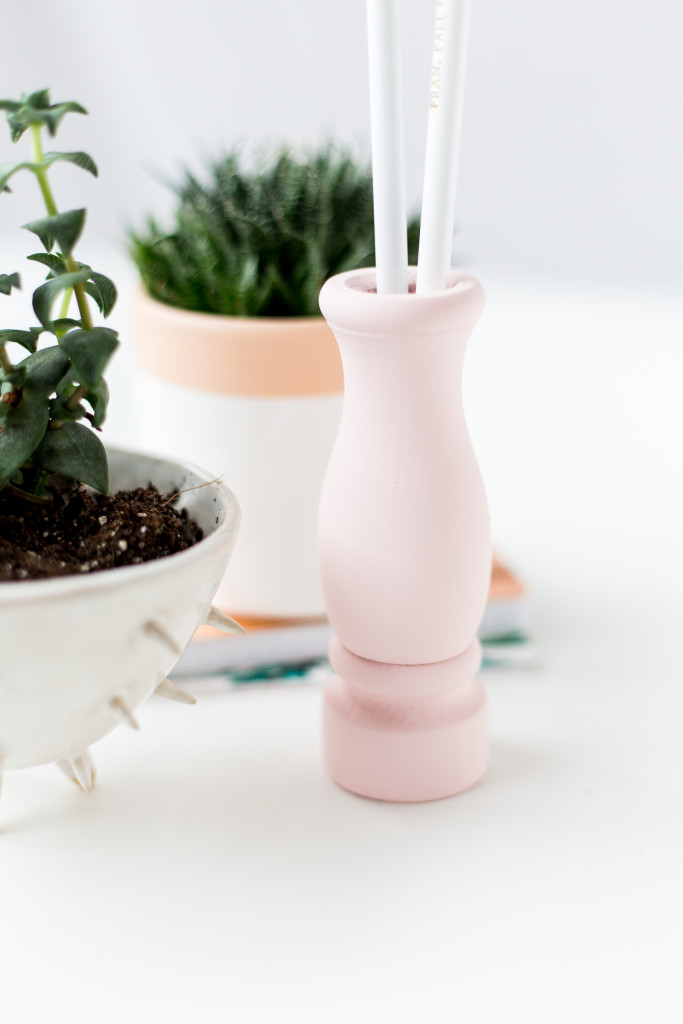 DIY Pepper Pot Pencil Holder | @fallfordiy