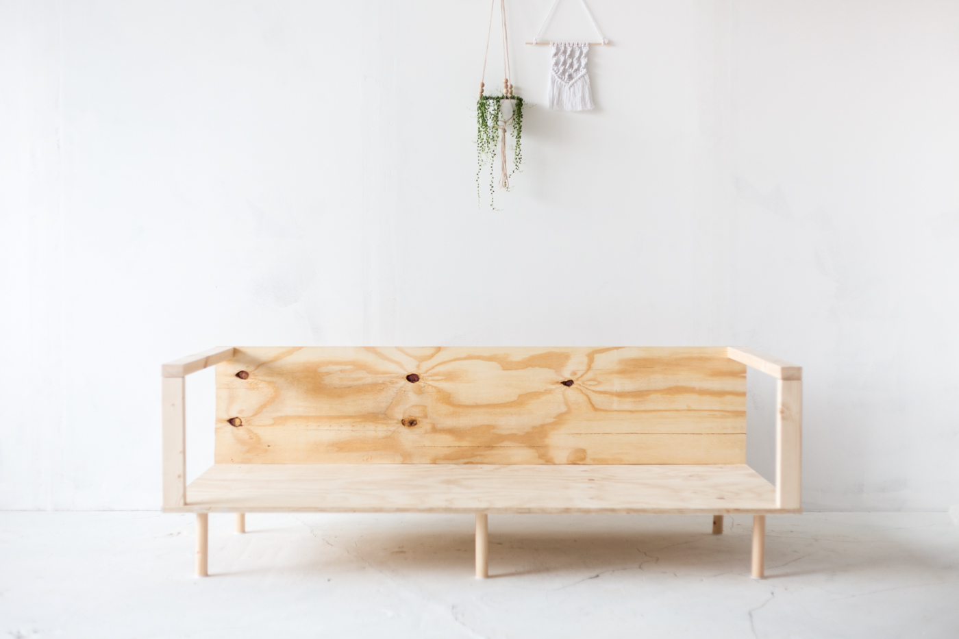 DIY Wooden Studio Sofa | @fallfordiy