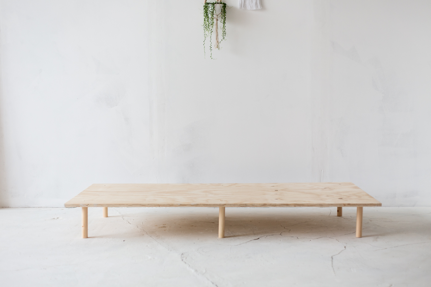 DIY Wooden Studio Sofa | @fallfordiy