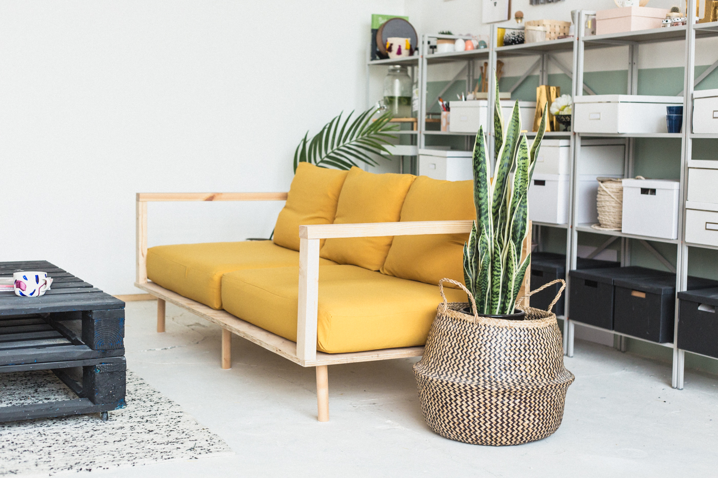 træt af bakke Stjerne Make Yourself Comfortable with this Easy DIY Wooden Studio Sofa | Fall For  DIY