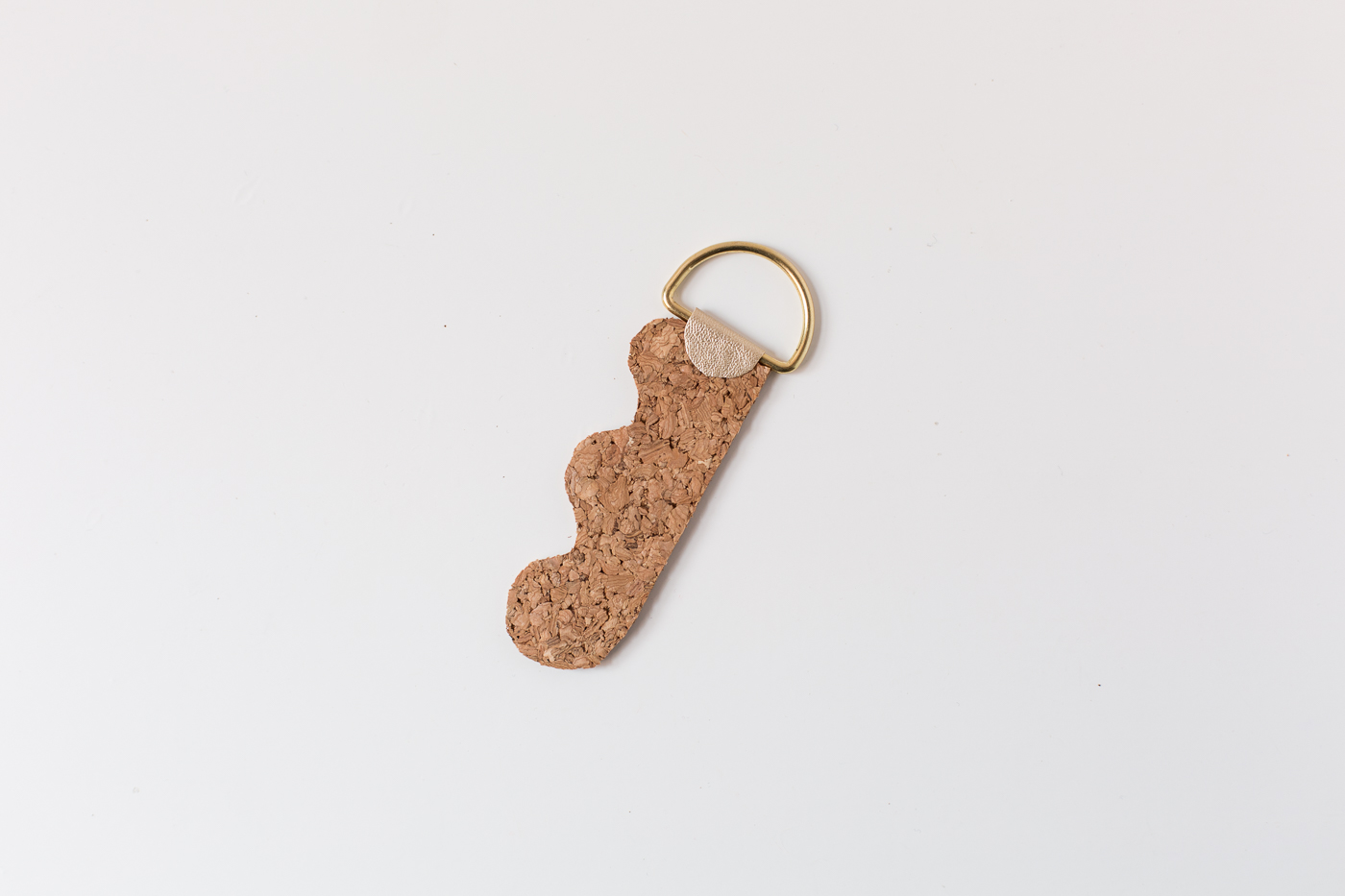 Curate your Keychain with these DIY Contemporary Cork Keyrings | @fallfordiy