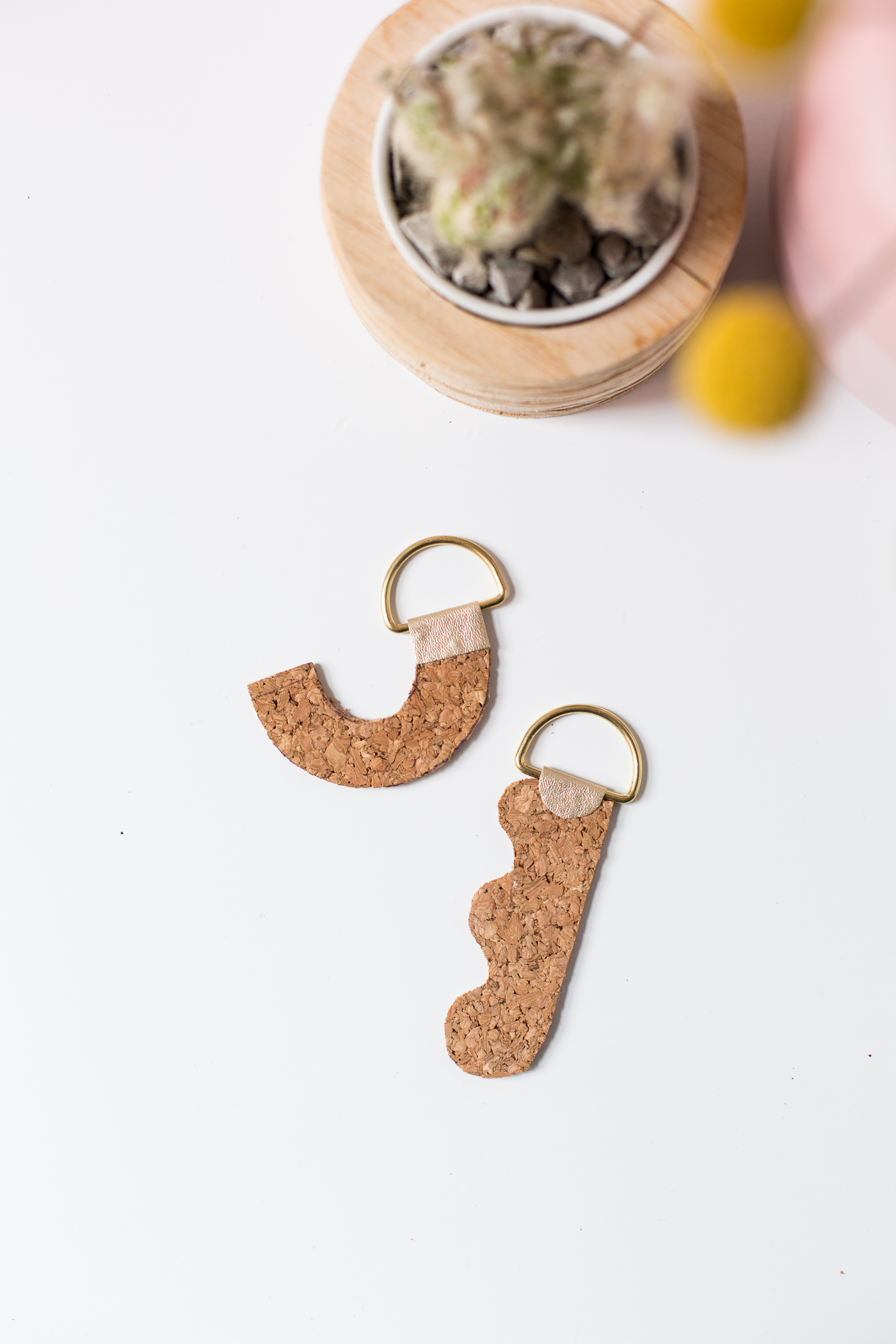 Curate your Keychain with these DIY Contemporary Cork Keyrings | @fallfordiy