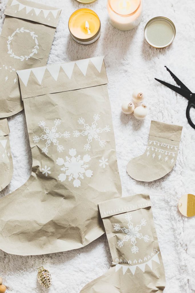 DIY Stocking Gift Wrap | @fallfordiy