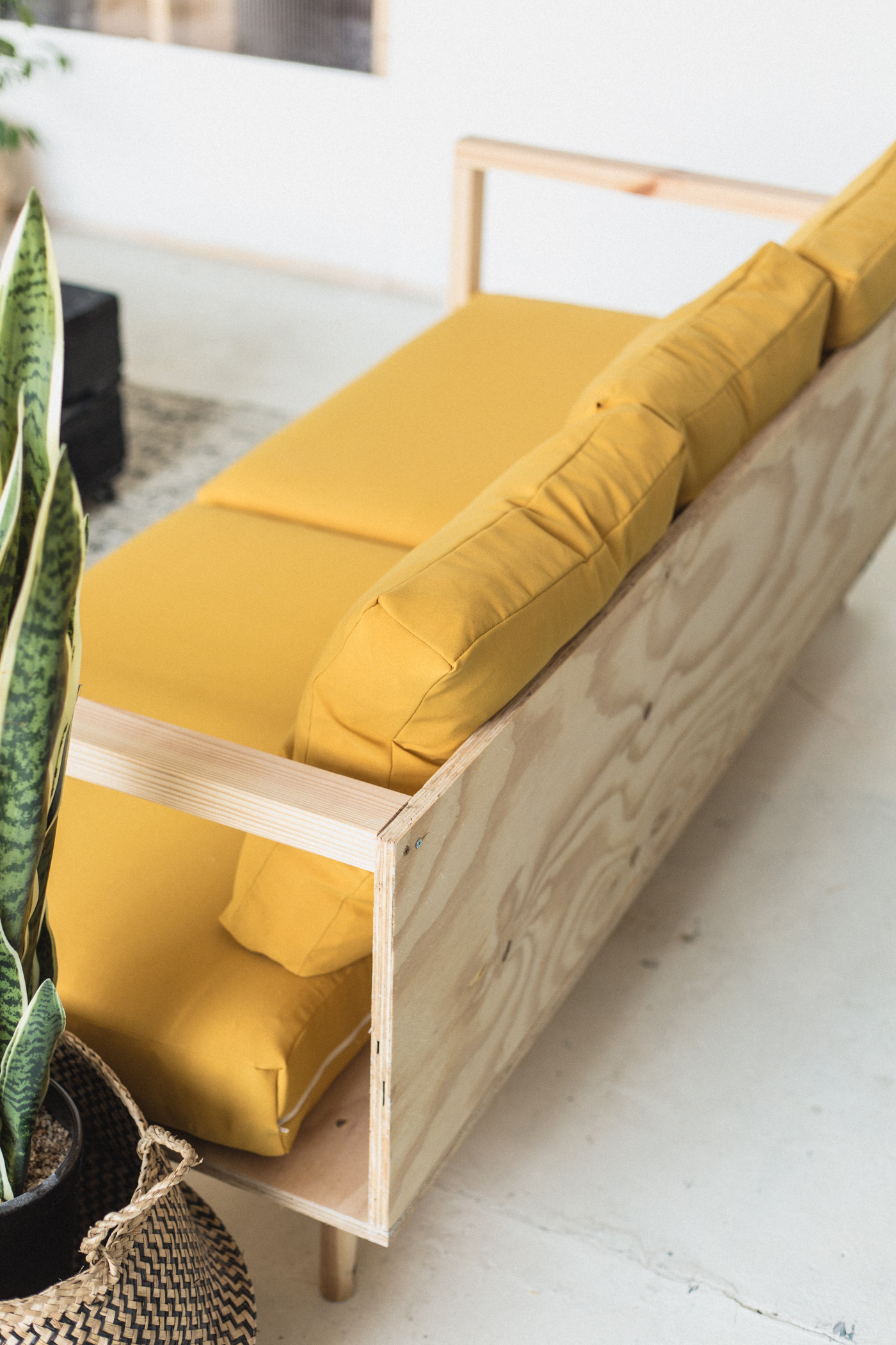 Easy Diy Wooden Studio Sofa
