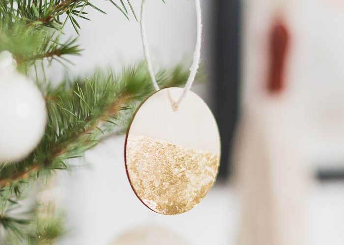 DIY Gold Dipped Wooden Tree Decorations | @fallfordiy