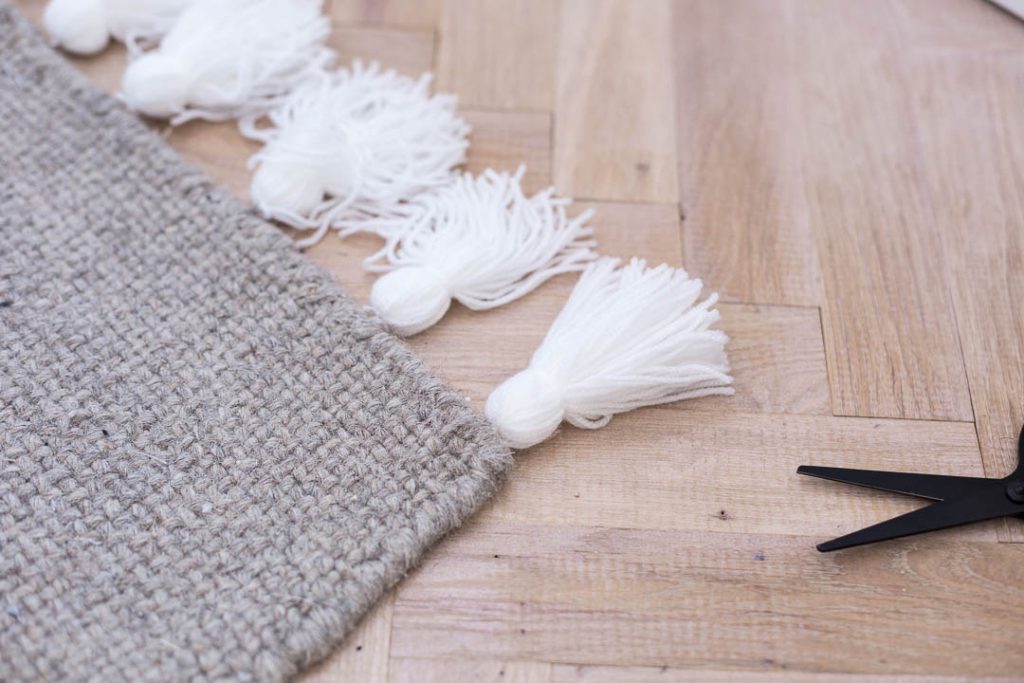 DIY Easy Tasseled Rug Fall For DIY
